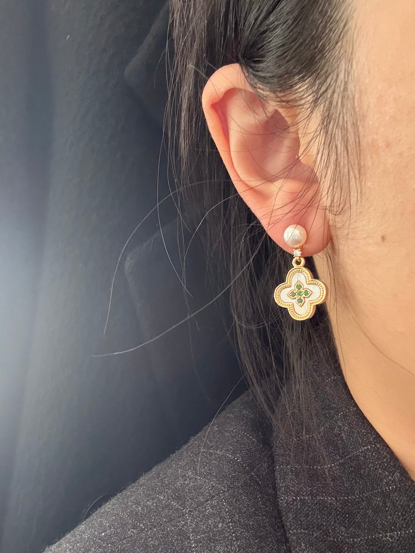 Verde Clover Pearl Earrings