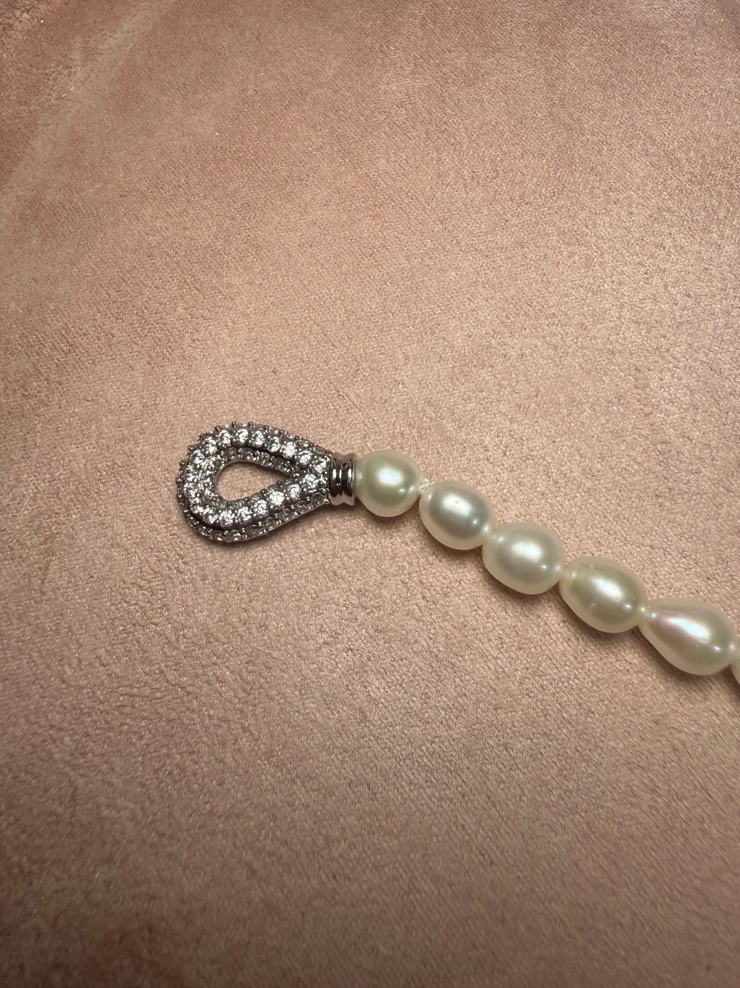 Lira Sparkle Knot Pearl Bracelet