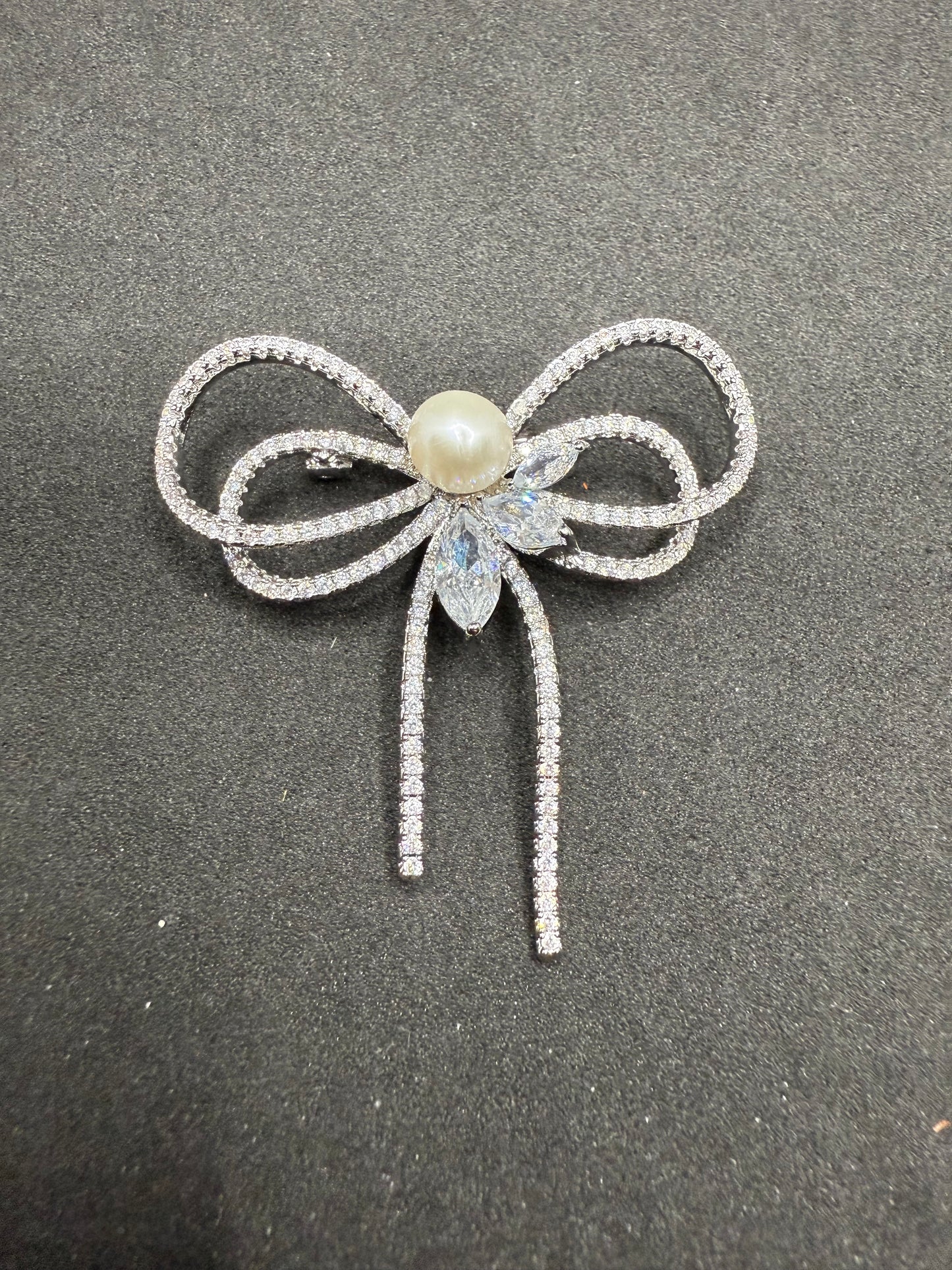 Graceful Double Bow Pearl Brooch