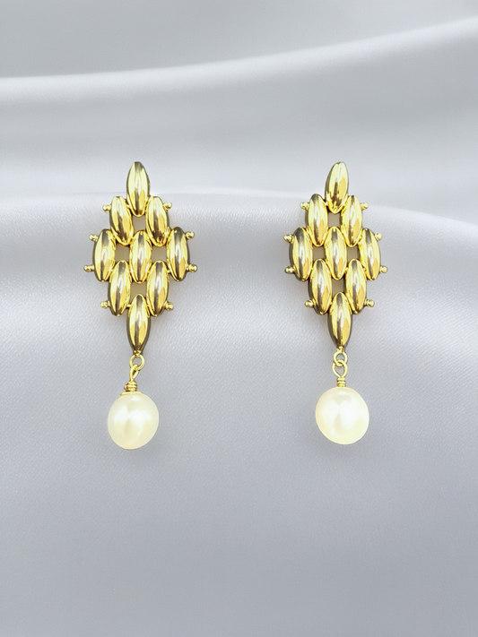 Elara Pearl Drop Earrings