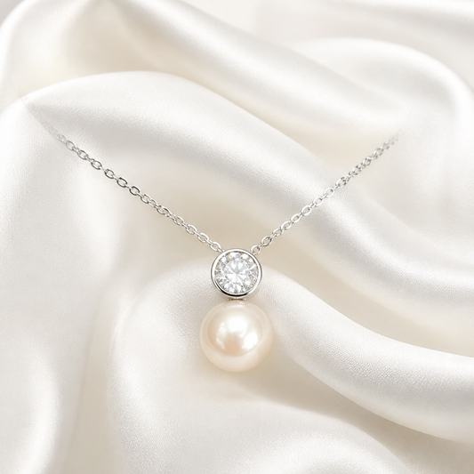 Elara Pearl Pendant Necklace