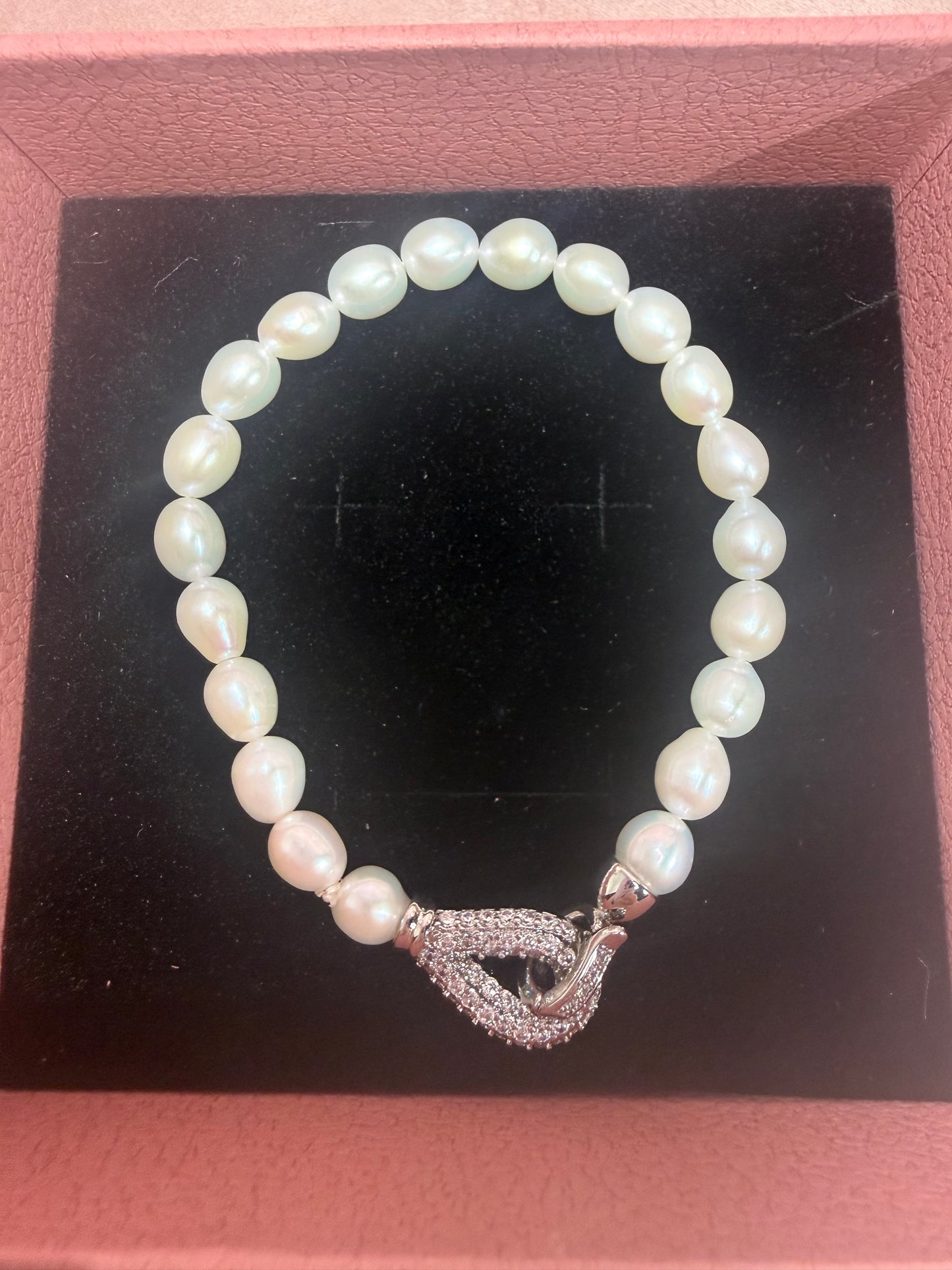 Lira Sparkle Knot Pearl Bracelet