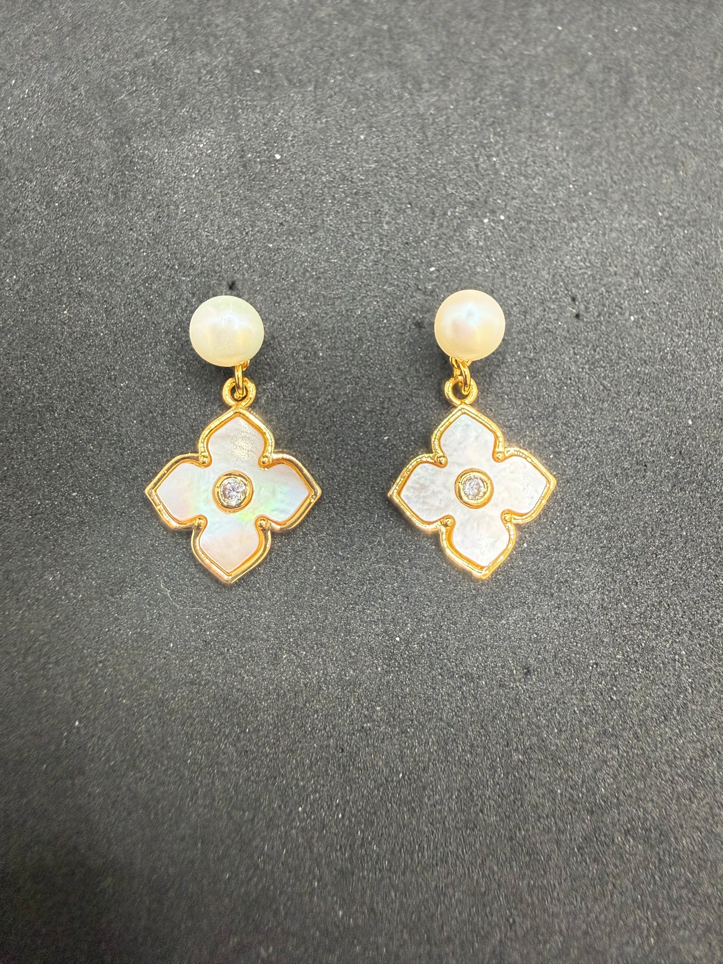 Pearl Clover Glow Earrings