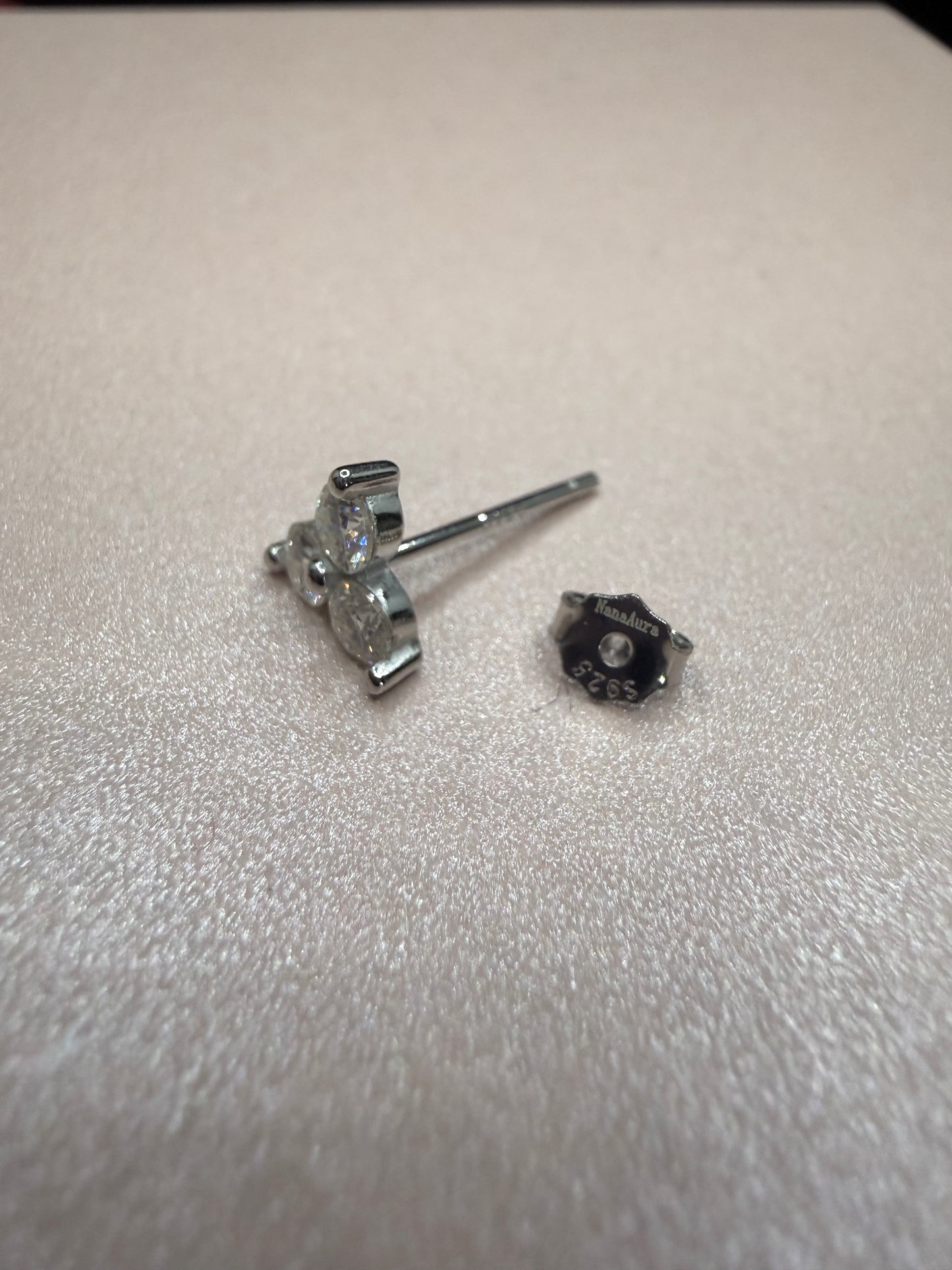 Clous d'oreilles trilogie en moissanite