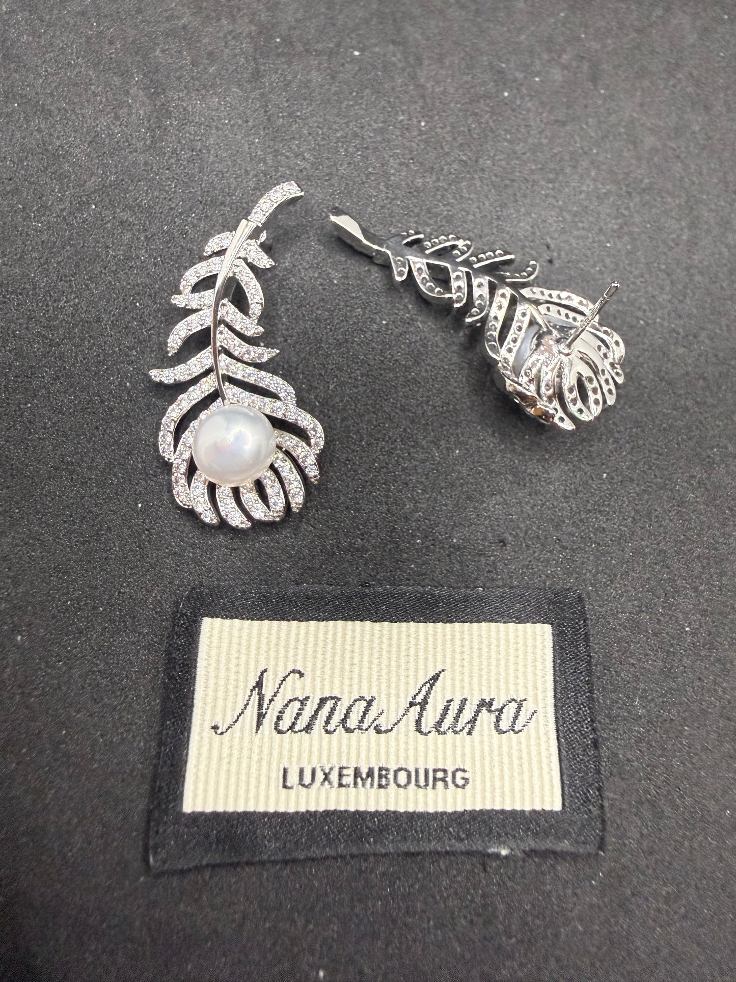 Elara Leaf Earrings