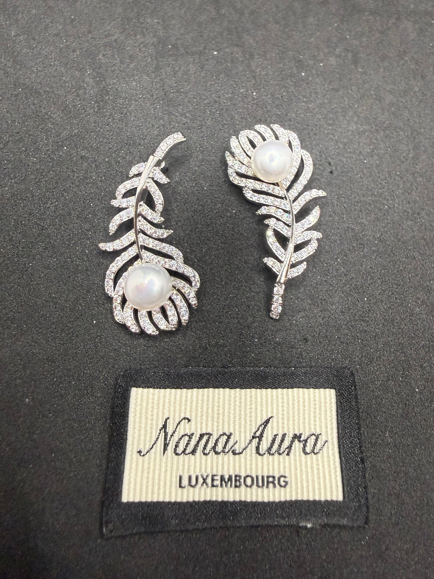 Elara Leaf Earrings