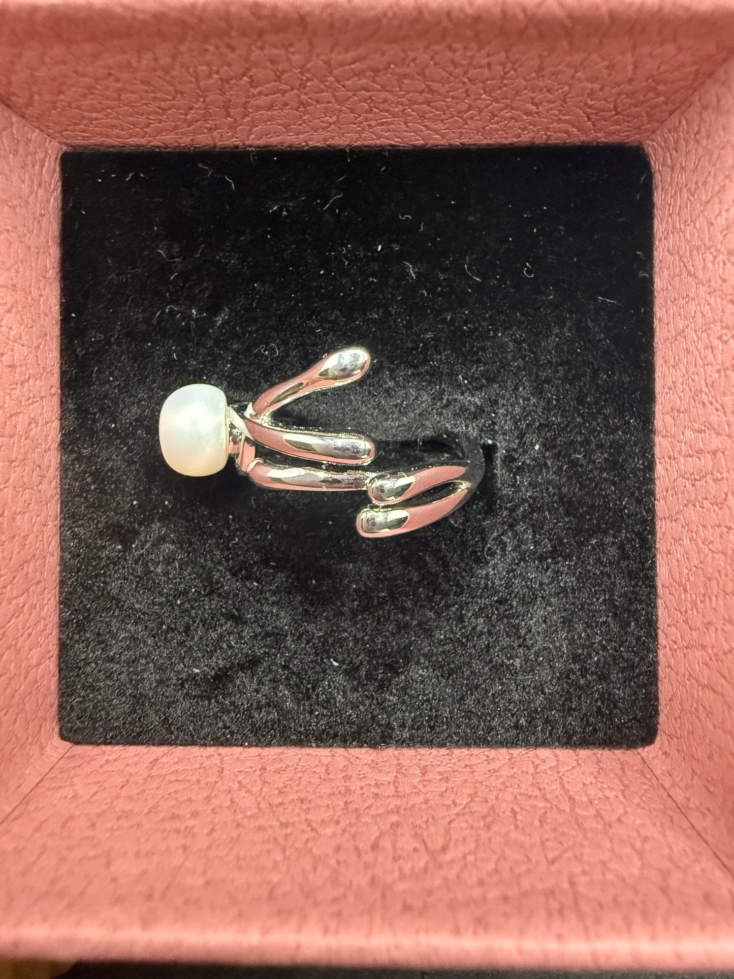 Vela Twist Single Pearl Ring