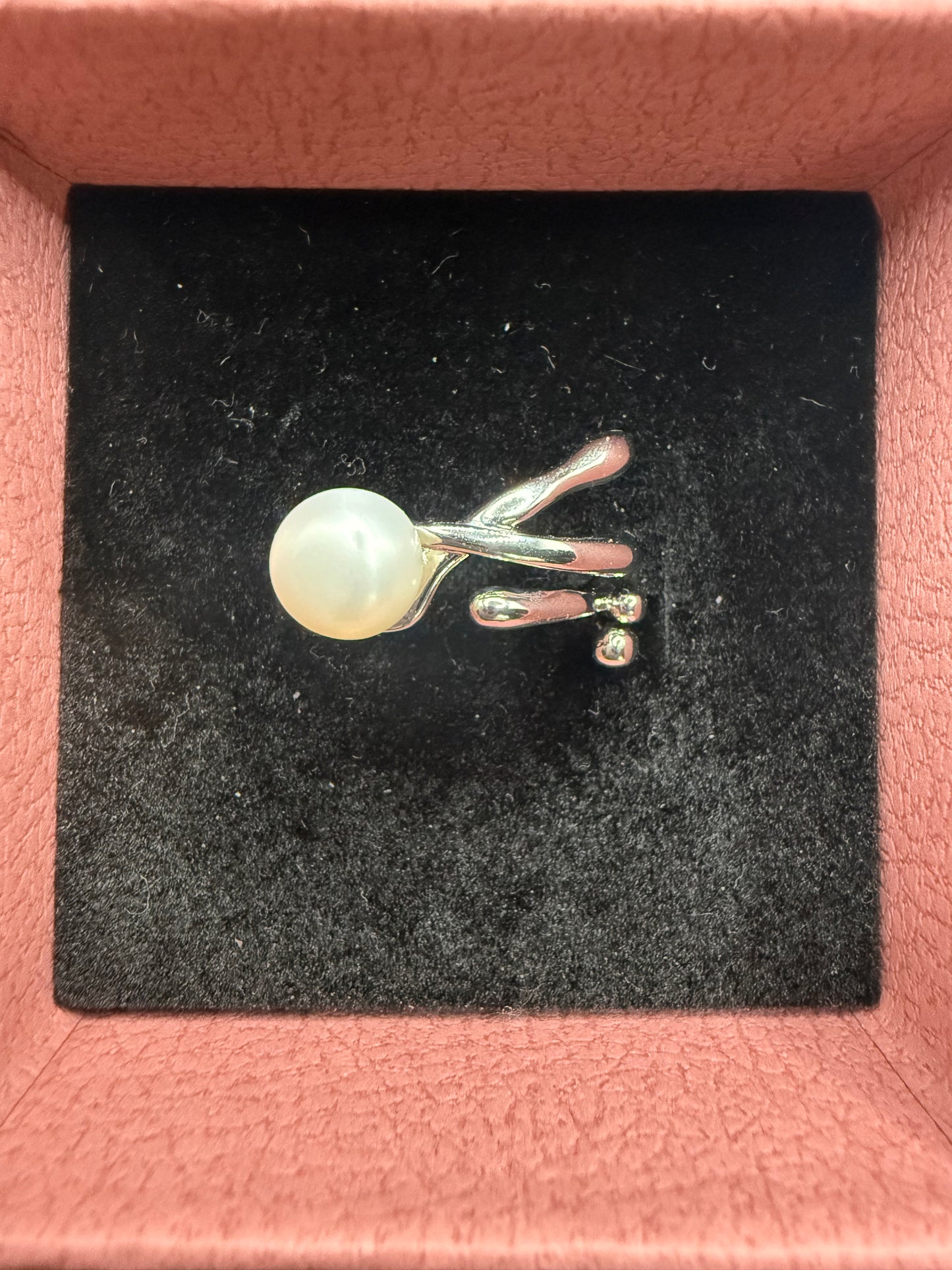 Vela Twist Single Pearl Ring