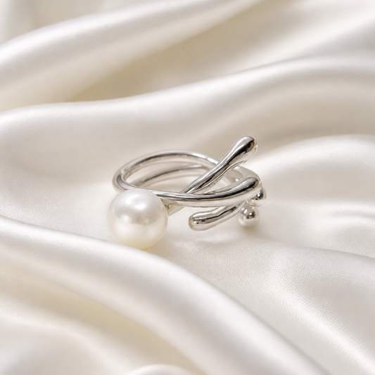 Vela Twist Single Pearl Ring