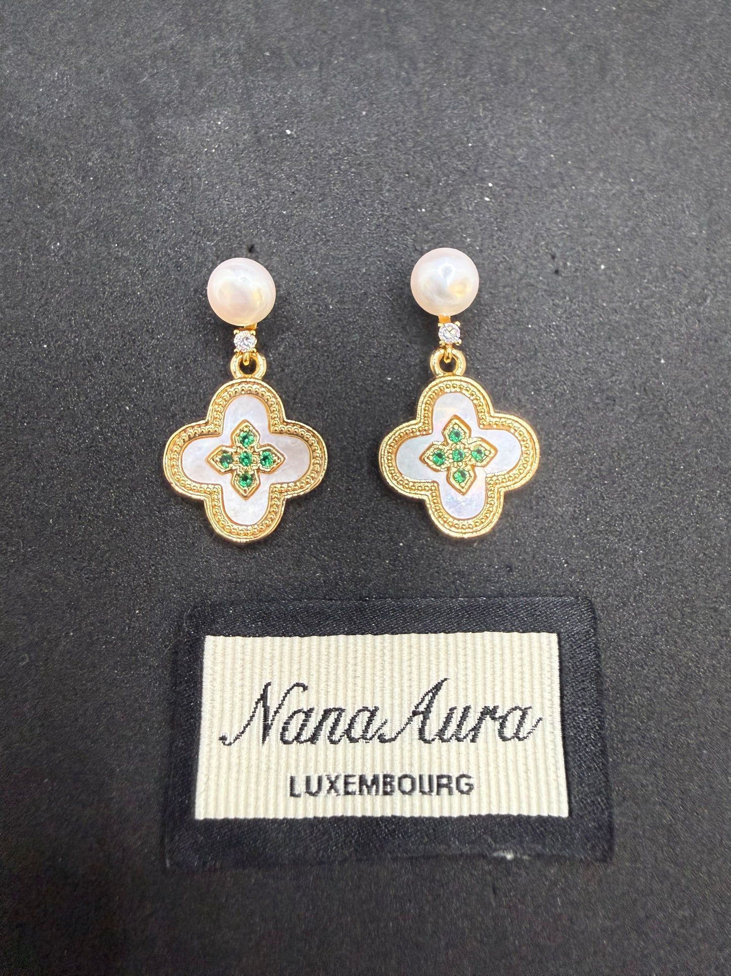 Verde Clover Pearl Earrings