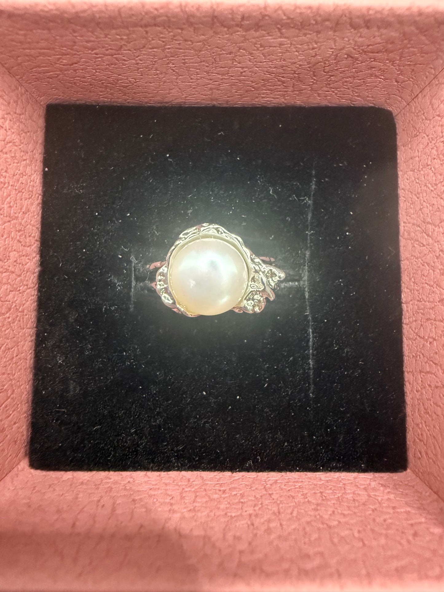 Flora Textured Single Pearl Ring