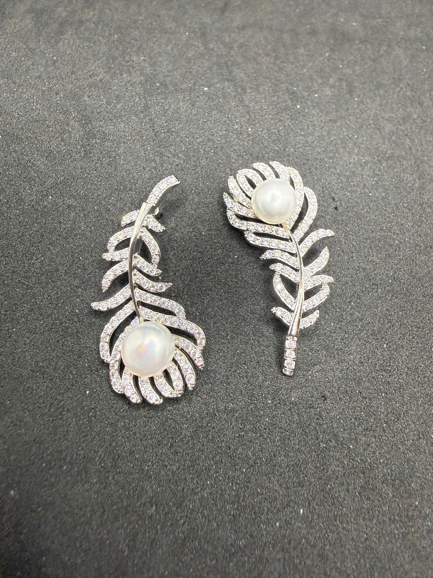Elara Leaf Earrings
