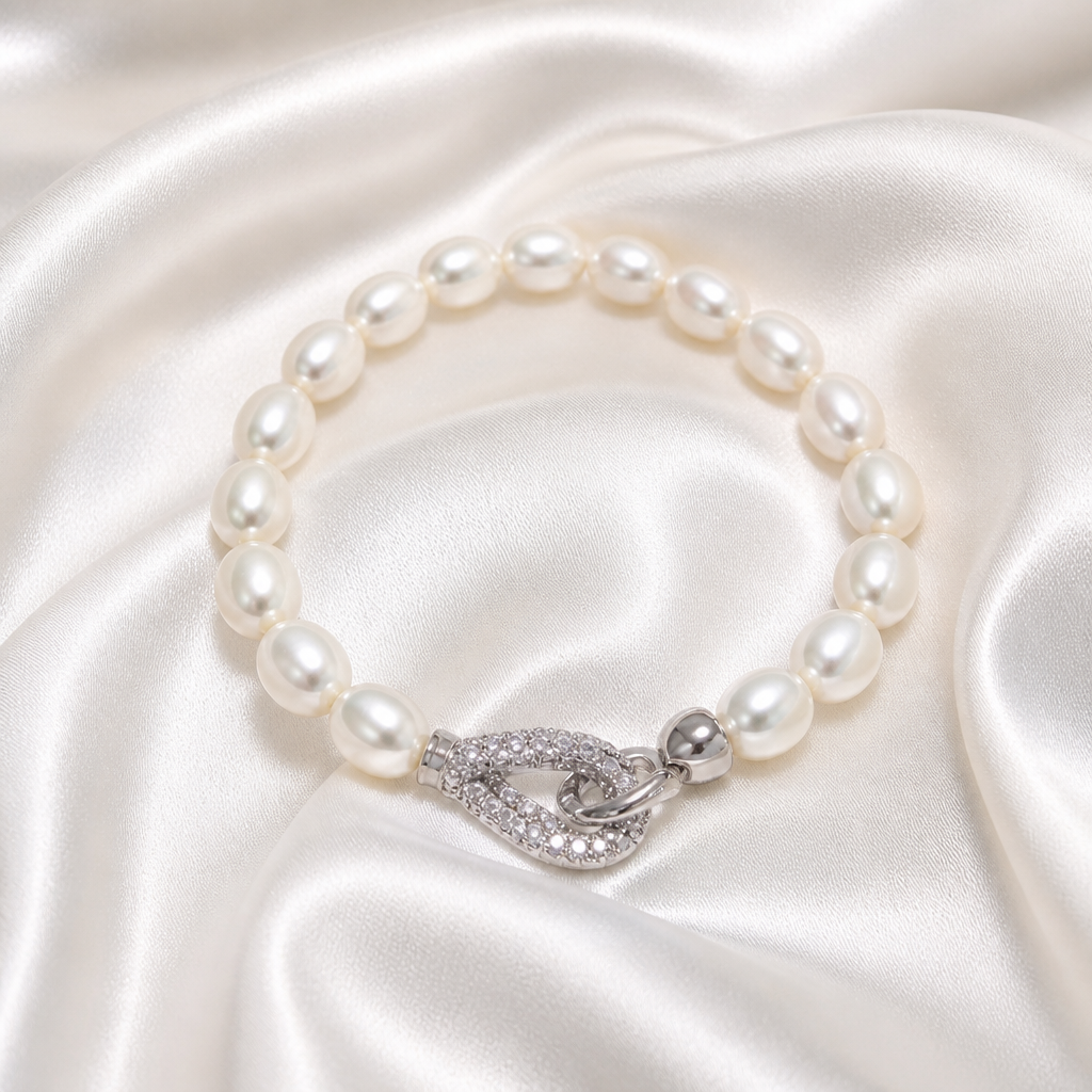 Lira Sparkle Knot Pearl Bracelet