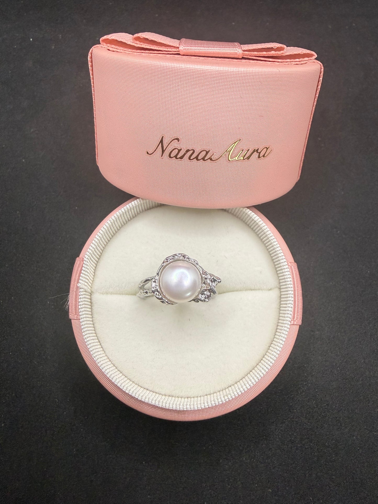 Flora Textured Single Pearl Ring