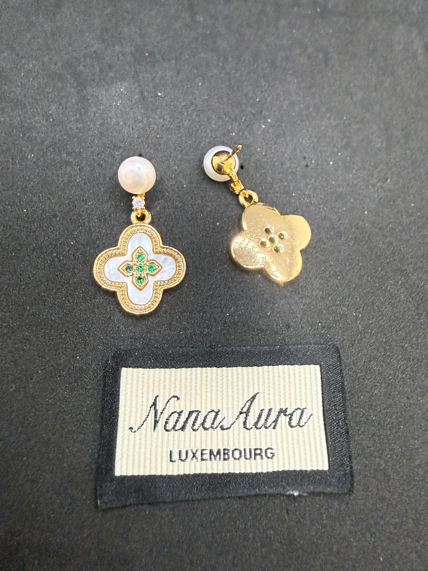 Verde Clover Pearl Earrings