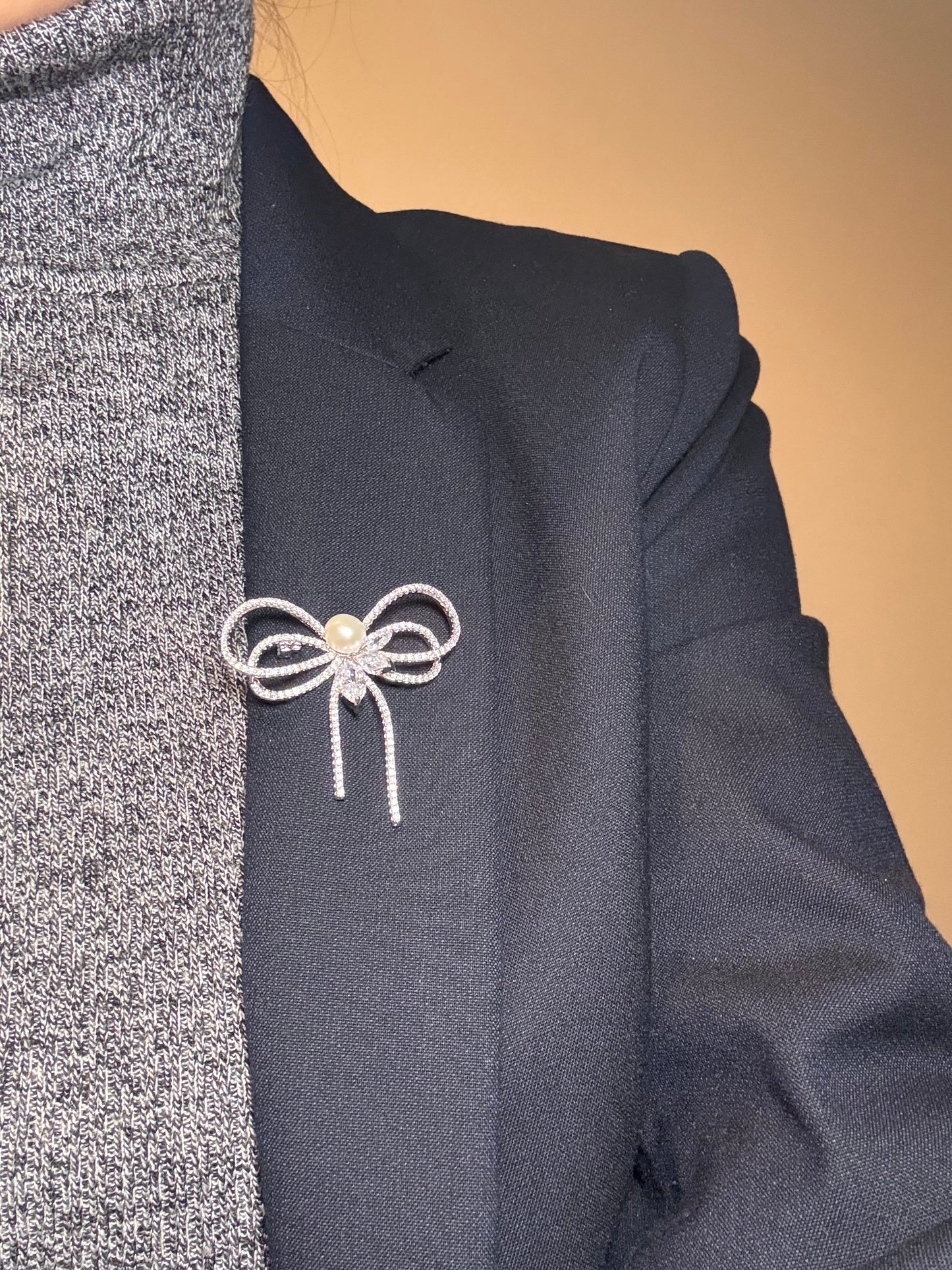 Graceful Double Bow Pearl Brooch