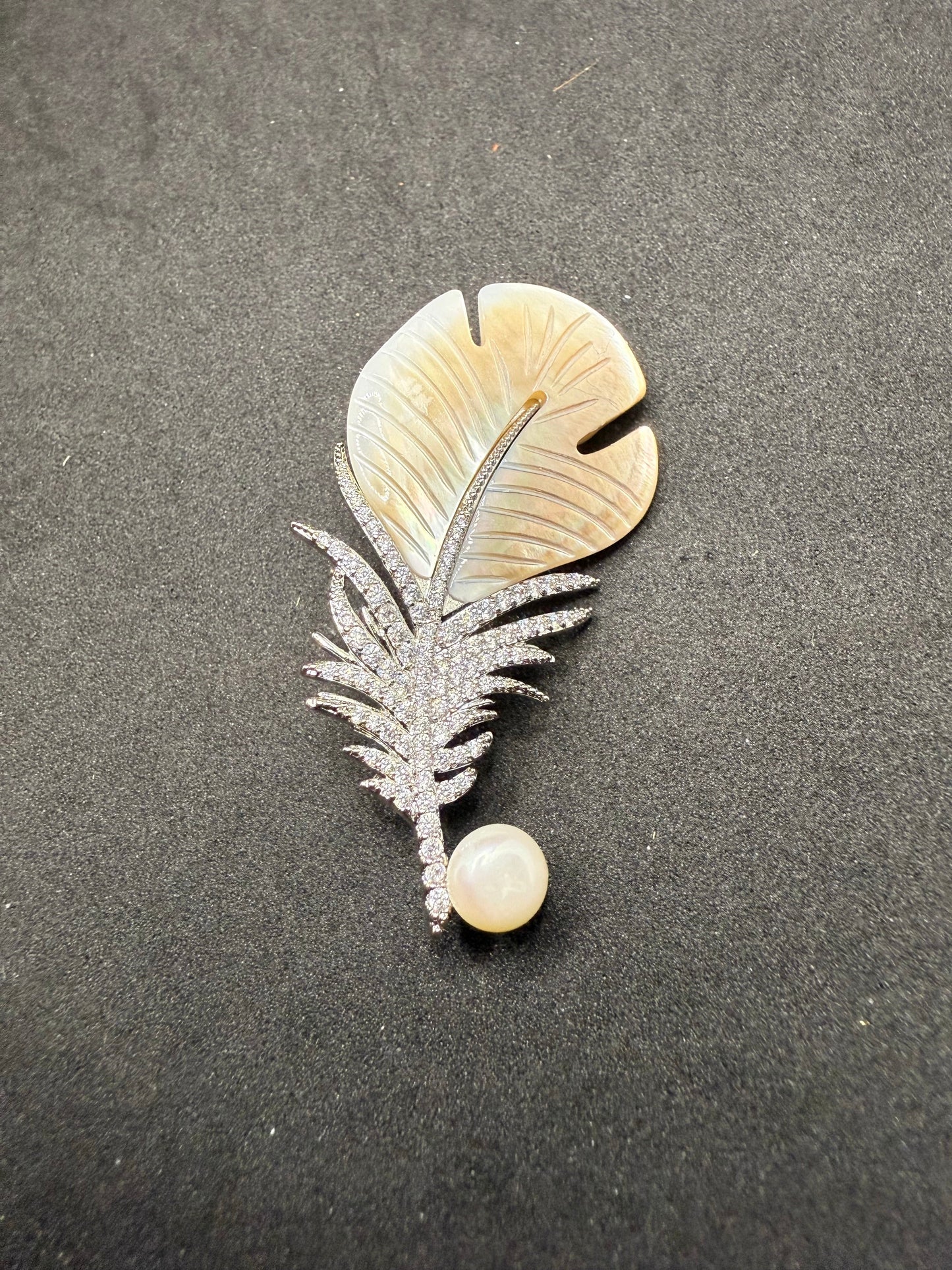 Palm Whisper Brooch