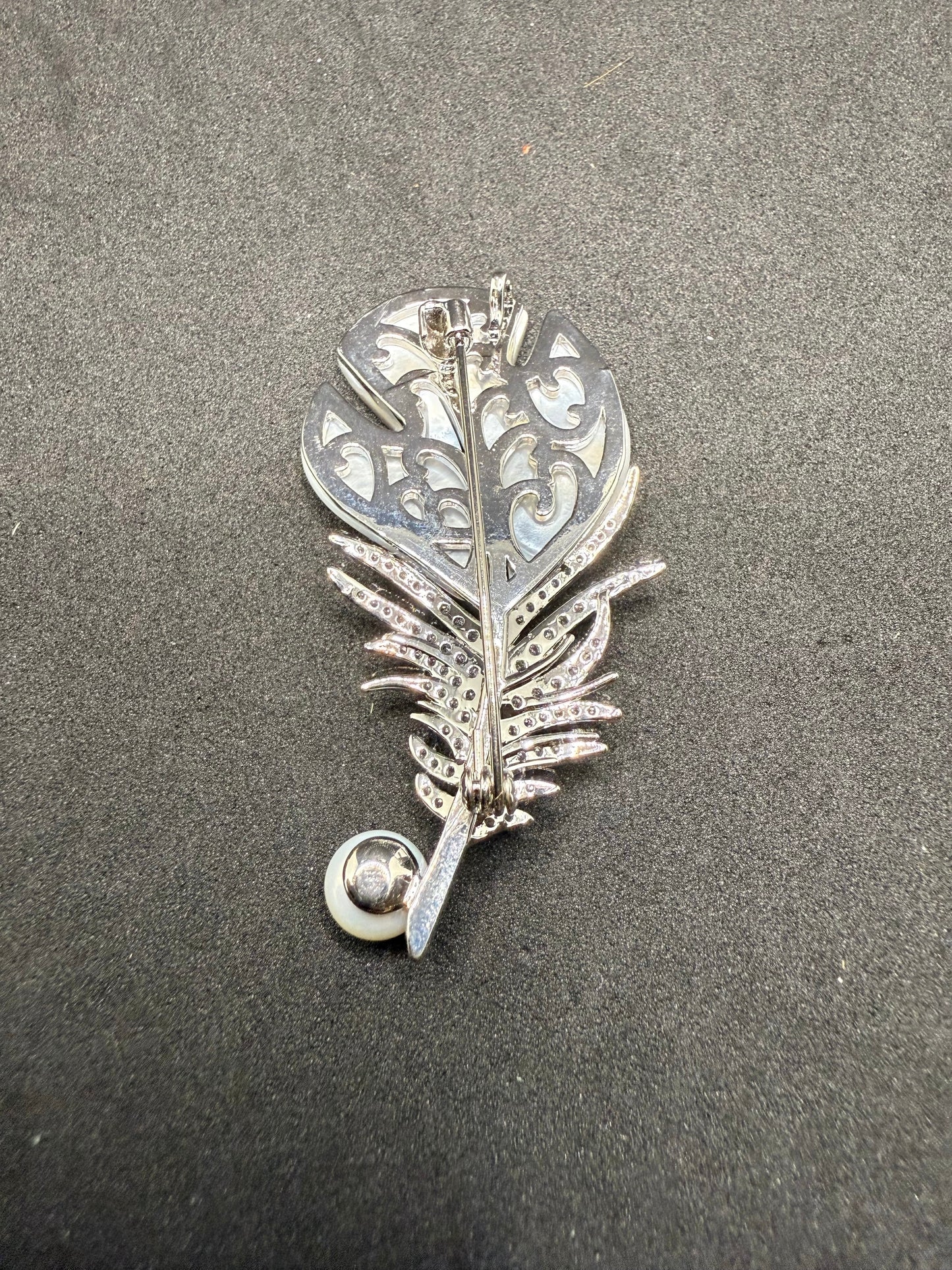 Palm Whisper Brooch