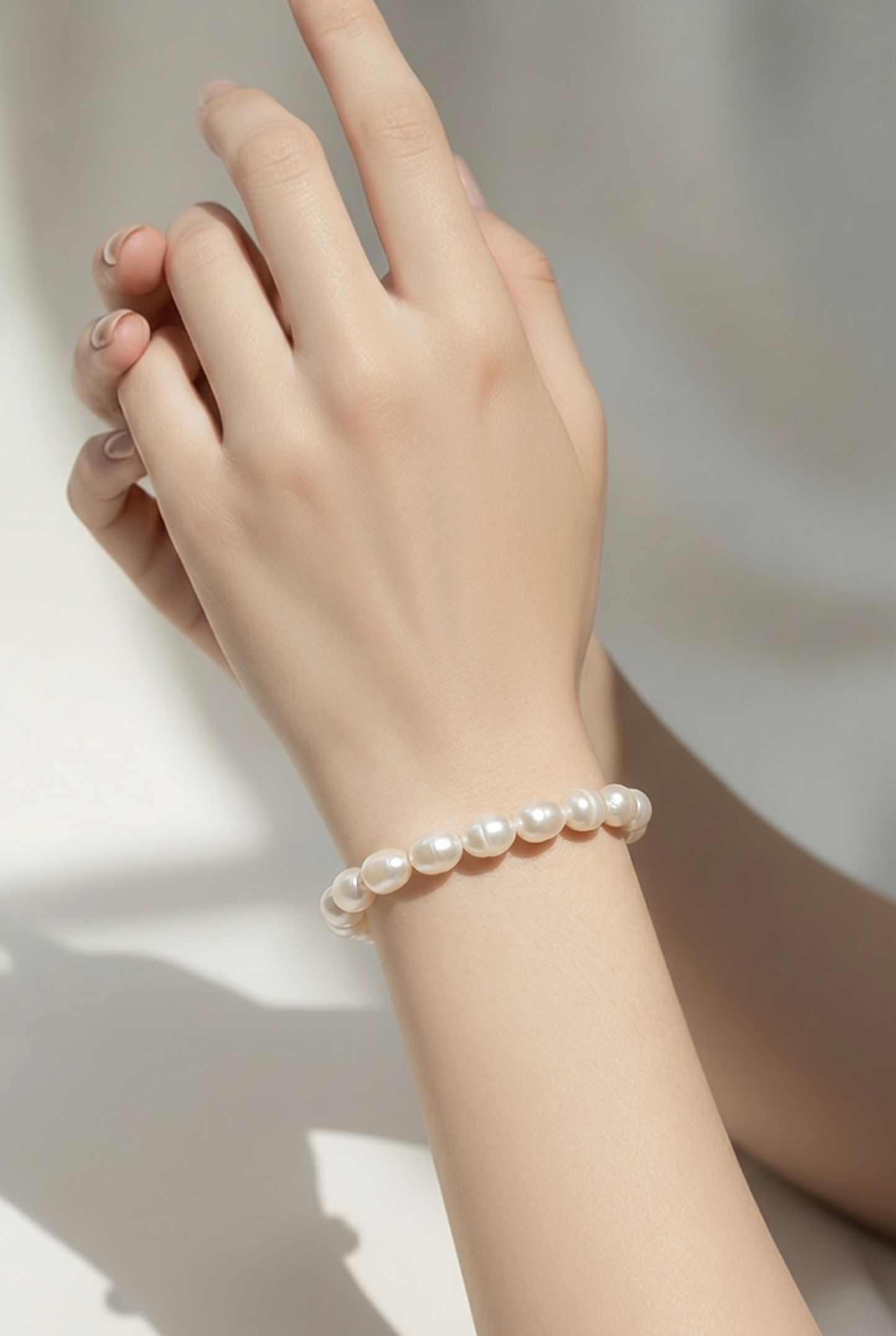 Lira Sparkle Knot Pearl Bracelet