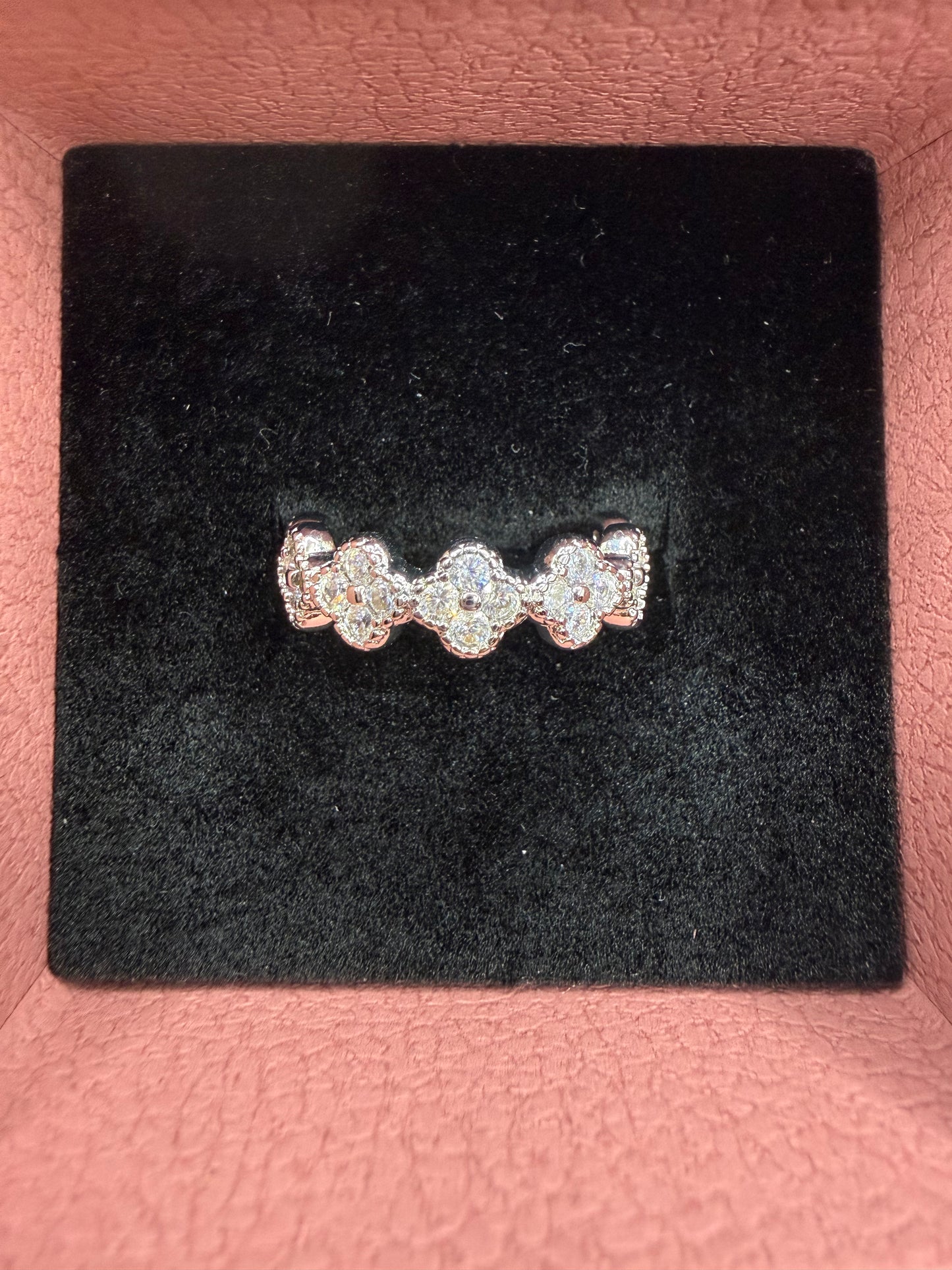 Clover Pavé Ring