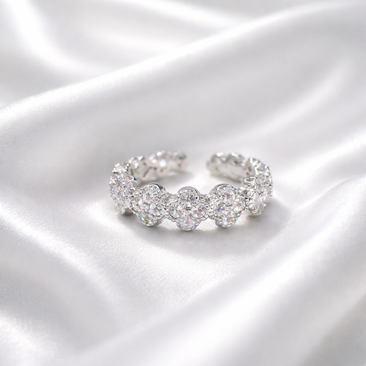 Clover Pavé Ring