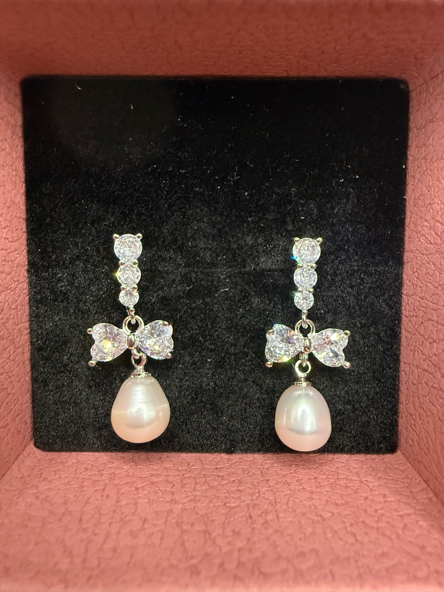 Mila Pearl Earrings