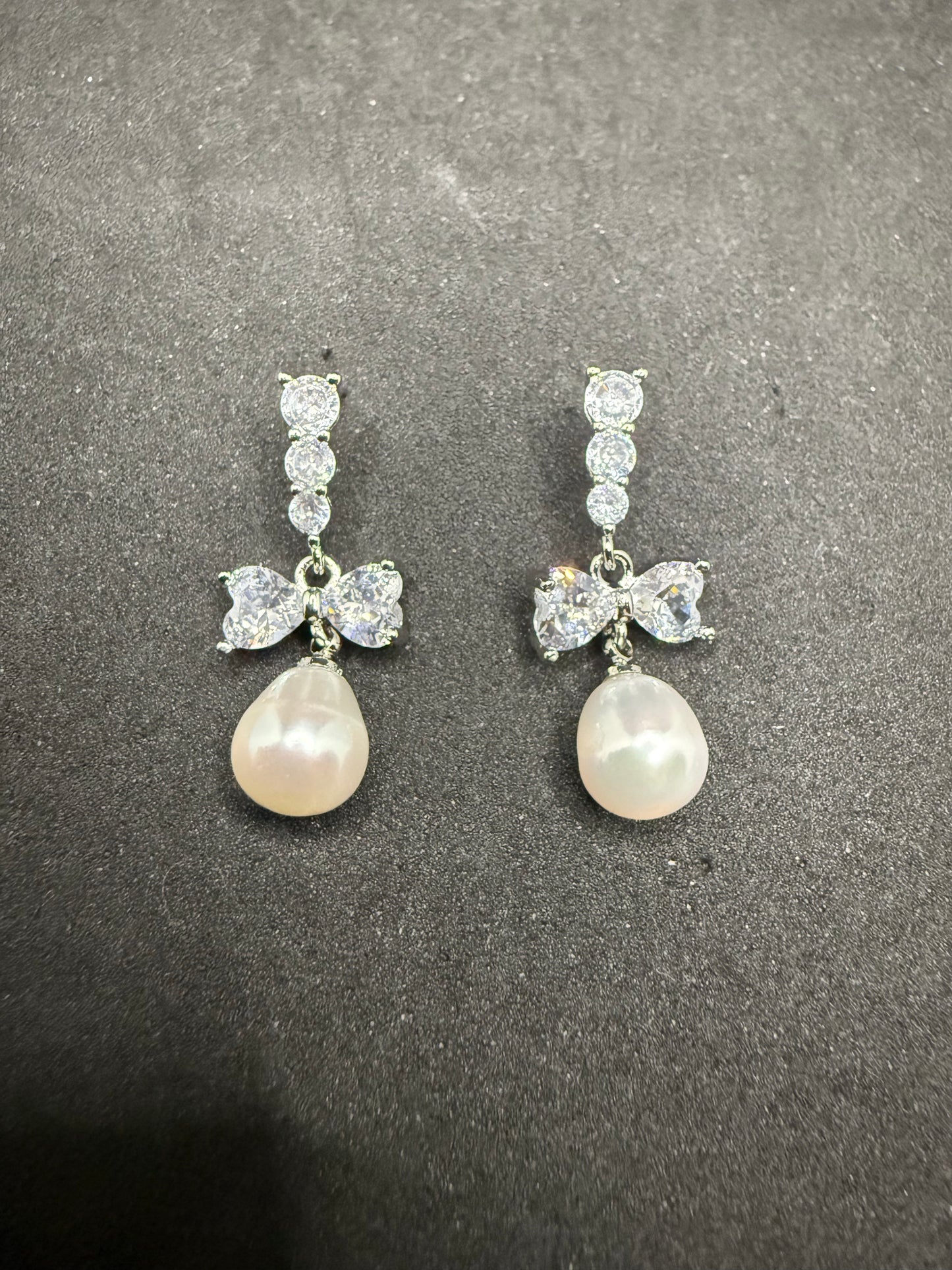 Mila Pearl Earrings