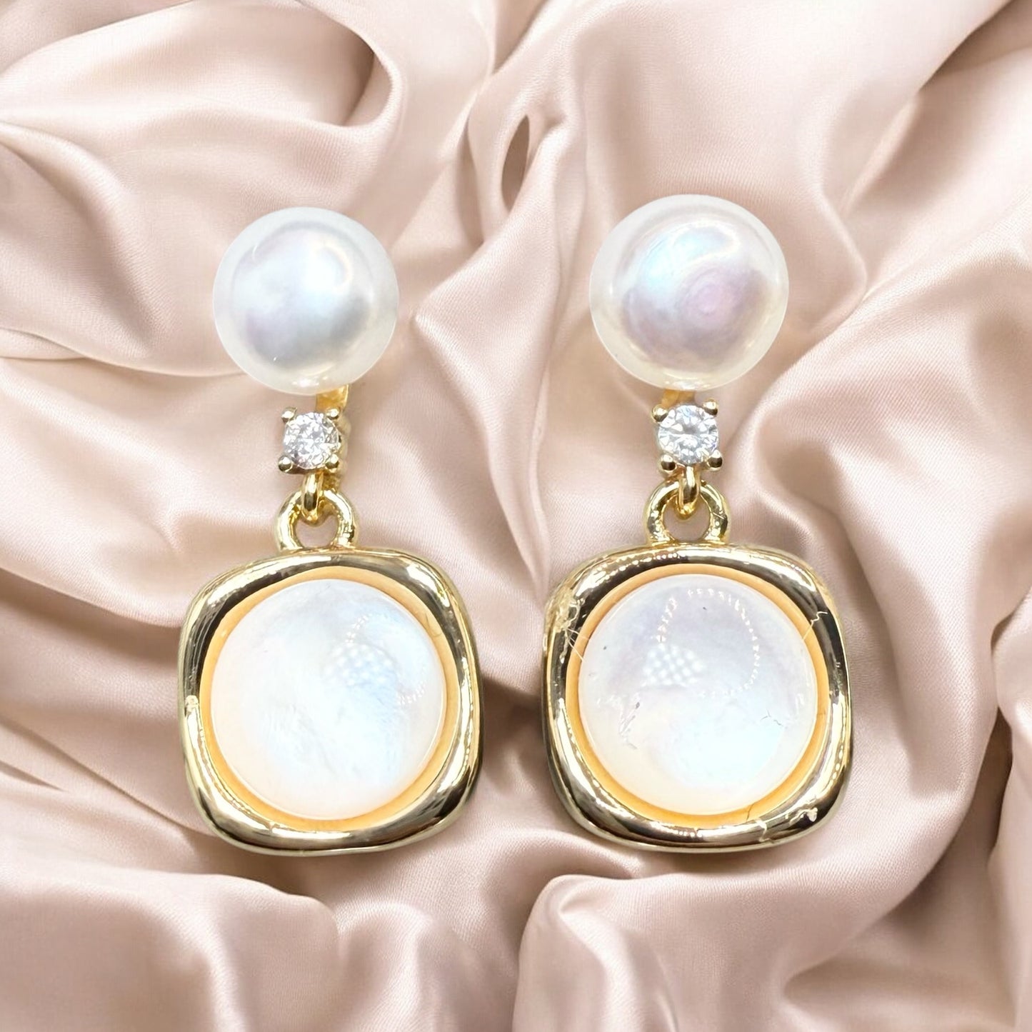 Wave Pearls Earrings - Multicolor