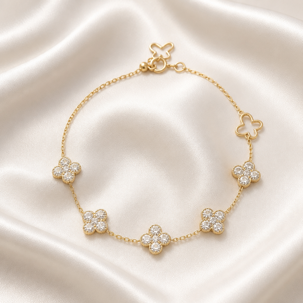 Elara Clover Gold Bracelet
