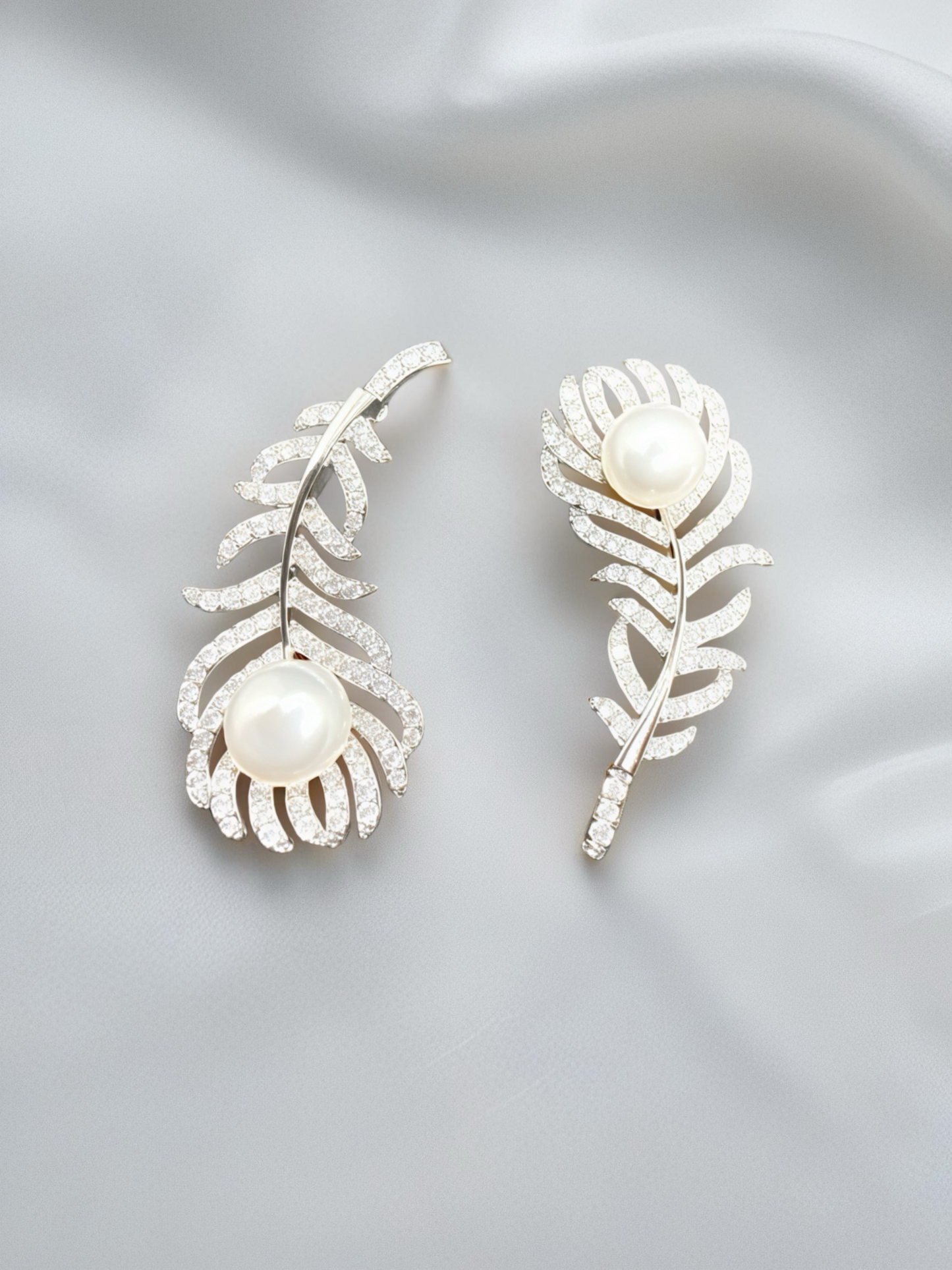 Elara Leaf Earrings